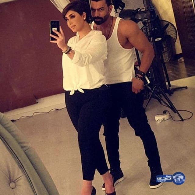 هنادي الكندري مع زوجها..