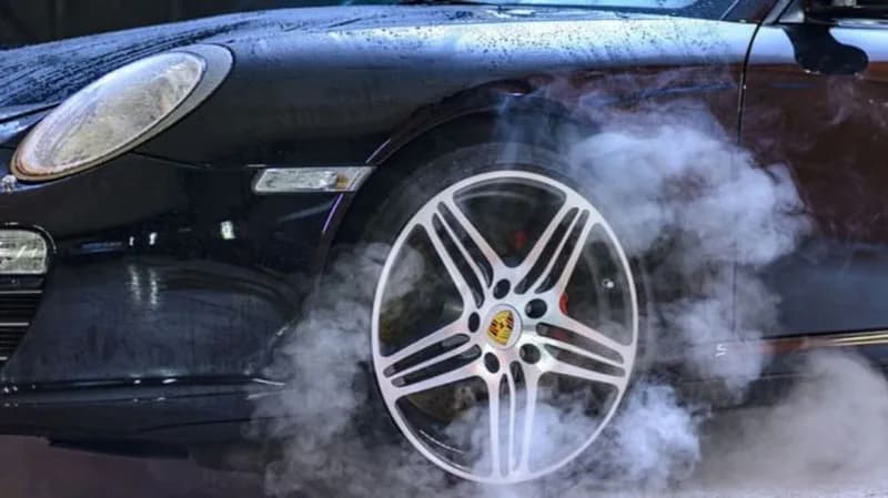 خطورة رش المياه على فرامل السيارات لتبريدها