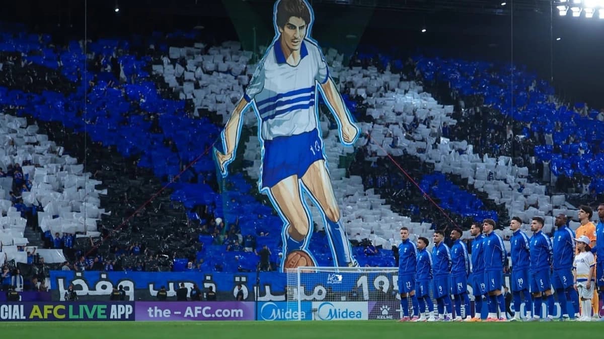 جماهير الهلال تشعل المدرجات بتيفو تاريخي في ذكرى التأسيس الـ68 .. فيديو