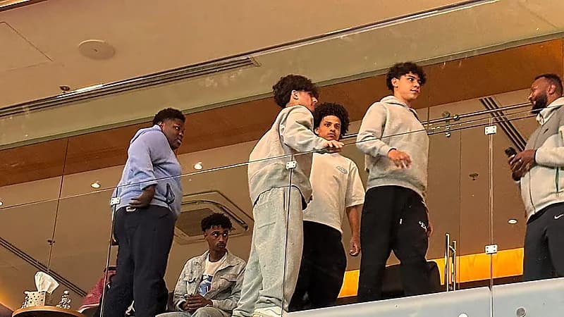 نجل رونالدو يتواجد في الأول بارك لمؤازرة النصر أمام الوصل.. صورة