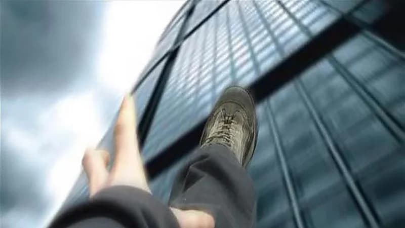 مصرع شاب إثر هروبه من منزل عشيقته