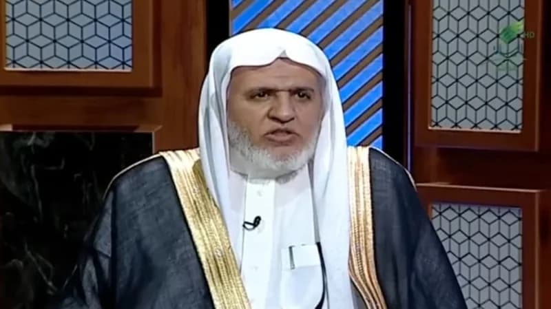 أم تجمع المال من أجل زواج ابنها فهل يجوز لها أن توصي بالمال له ؟