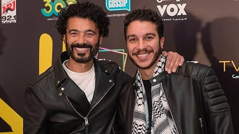 التحقيق في تصادم بين سيارة نجل فنان مصري شهير بدراجة نارية