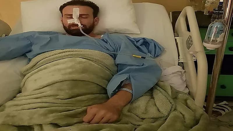 فنان مصري يطلب الدعاء بعد انفجار القولون