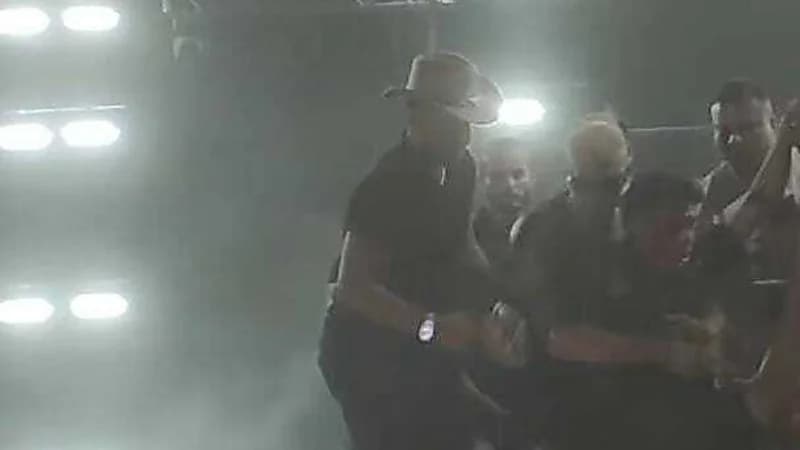 لحظة مقتل شخص في حفل محمد رمضان بسبب انفجار .. فيديو وصور