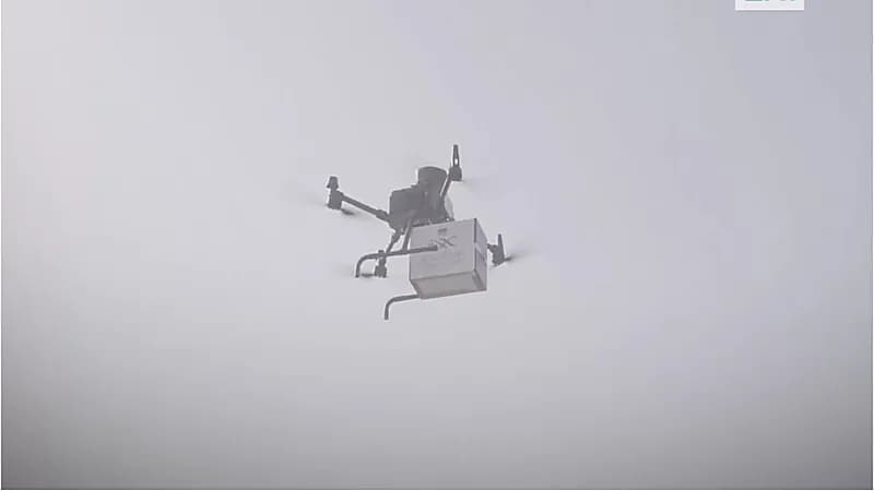 نجاح تجربة نقل الأدوية بطائرات الدرونز في المشاعر.. فيديو