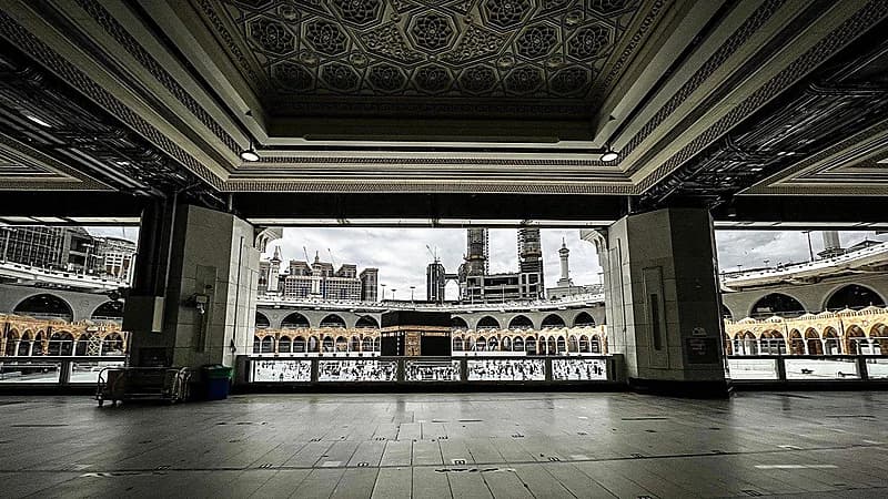 صور.."روبوت" لتطهير المسجد الحرام دون تدخل بشري