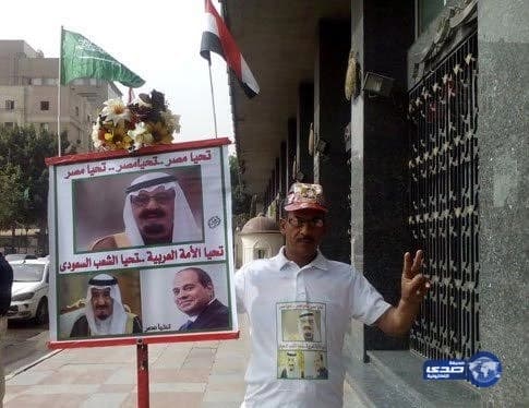 استشاري: الشخص المنشغل بالهاتف أثناء وجوده مع العائلة يحتاج لطبيب نفسي "فيديو"