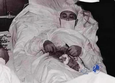 أغرب عملية في التاريخ.. طبيب يجري جراحة لنفسه بـ«مفك»