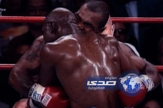 بالفيديو والصور:تايسون يعيد أذناً قطعها قبل 16 عاما 