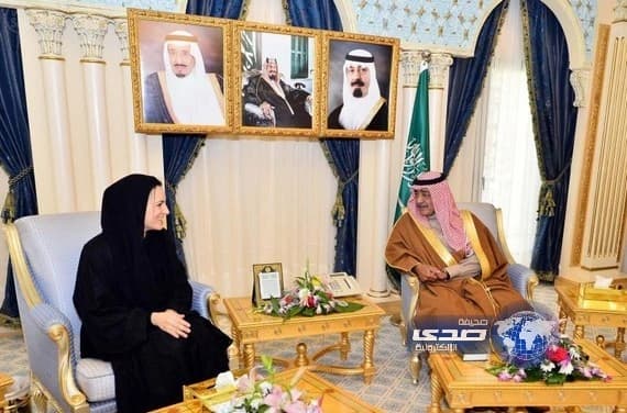 حجاب وزيرة السياحة اليونانية خلال زيارتها للمملكة يثير الاعجاب في بلدها