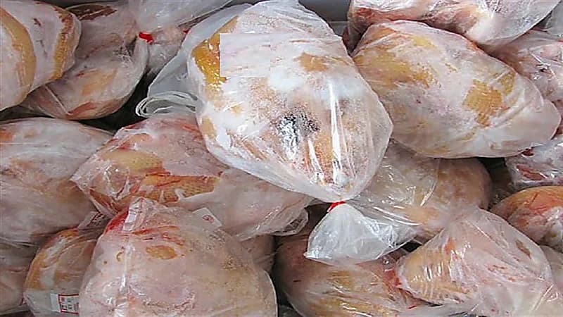 الغذاء والدواء توضح مدة صلاحية الدجاج في غلافه