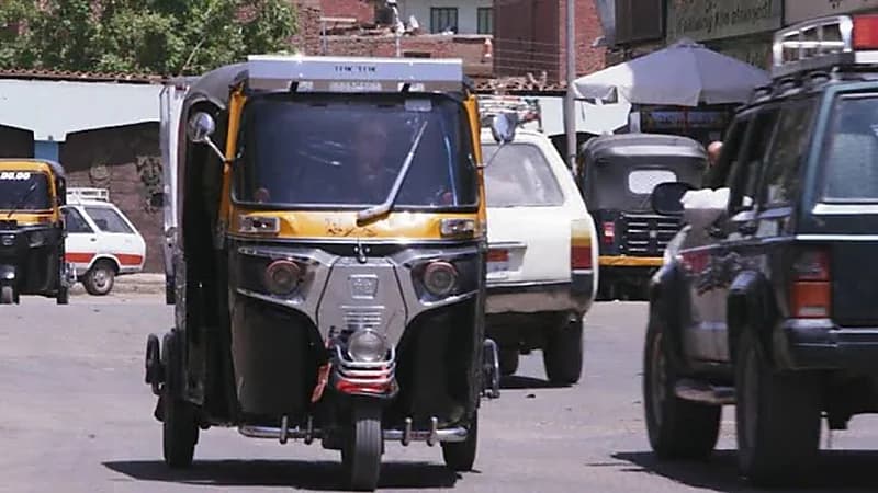 مصرع عامل على يد فتاه بسبب توك توك في مصر