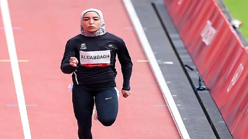 صور..ياسمين الدباغ تنهي مشاركتها في سباق 100 متر بالمركز التاسع