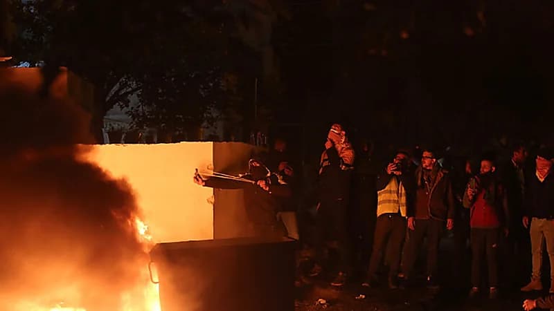 إصابة 3 إسرائيليين خلال اقتحامهم قبر يوسف في نابلس