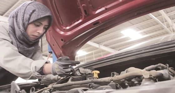 في اليوم العالمي للمرأة.. قصة "ميكانيكية " تتحدى الحرب في اليمن