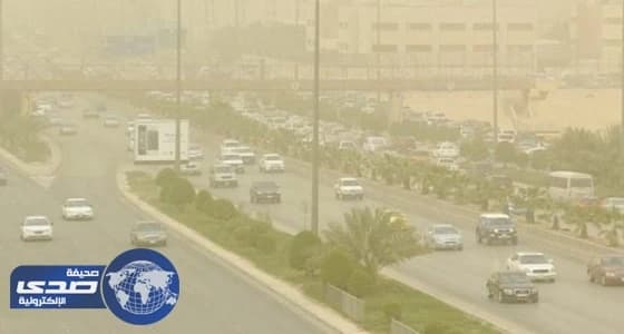 أتربة ورياح سطحية تحد من الرؤية بالقصيم والشرقية