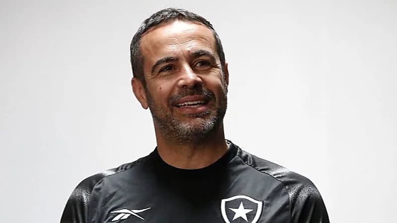 الأهلي يسعى لضم مدرب بوتافوغو