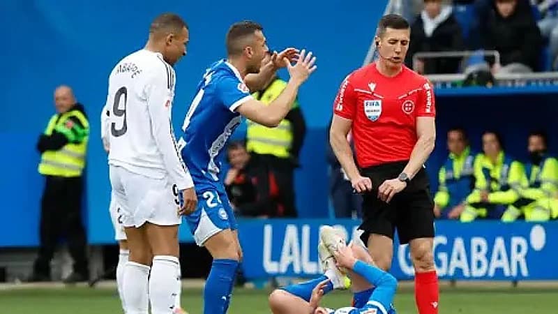 غضب في برشلونة بسبب مبابي