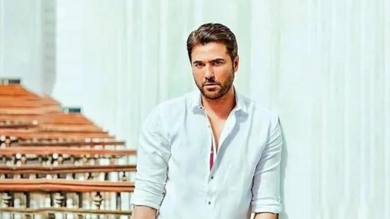 بالفيديو.. رد فعل أحمد عز على أحد المعجبين طلب منه مالاً