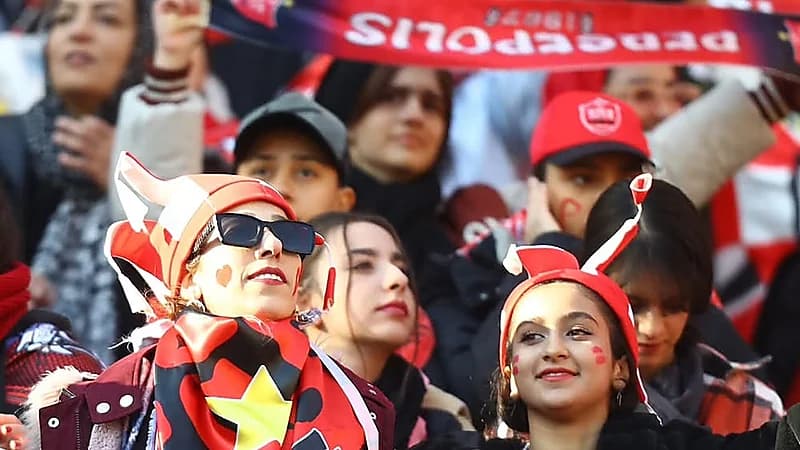 حدث تاريخي في الملاعب الإيرانية: مباراة بحضور نسائي فقط .. فيديو