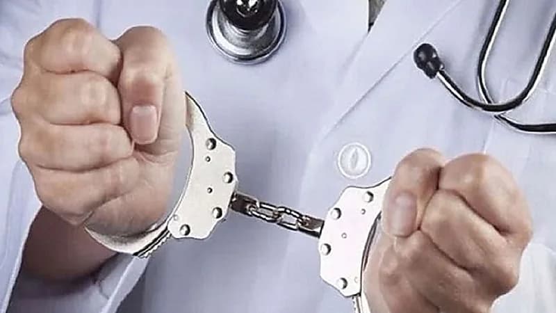 طبيب نساء يتحرش بـ 6 آلاف امرأة ويدفع 73 مليون دولار تعويضات