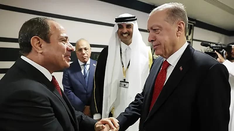 أول تعليق من الرئاسة المصرية على مصافحة السيسي وأردوغان