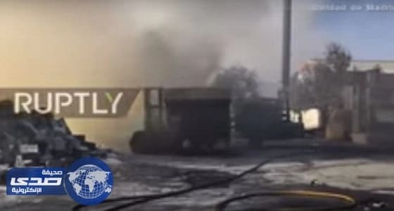 بالفيديو.. حريق يحتجز 34 ألف شخصا