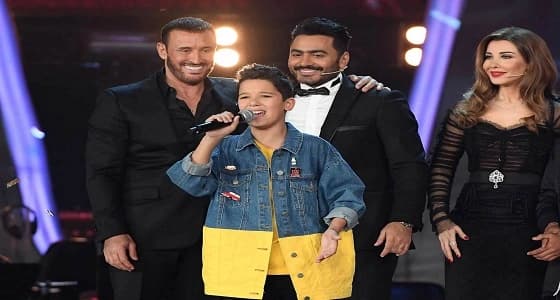بالفيديو.. تامر حسني يسرب نتيجة الفائز بـ " ذا فويس كيدز " قبل إعلانها