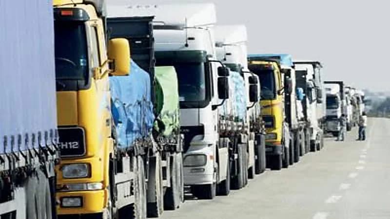 بدء السماح لملاك الشاحنات بالعمل في نشاطي نقل البضائع وتأجير الشاحنات