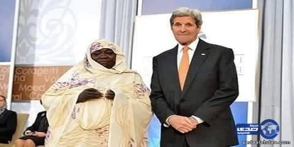 بالفيديو.. لحظة نقل عامل لحوما بطريقة بدائية بالمدينة المنورة