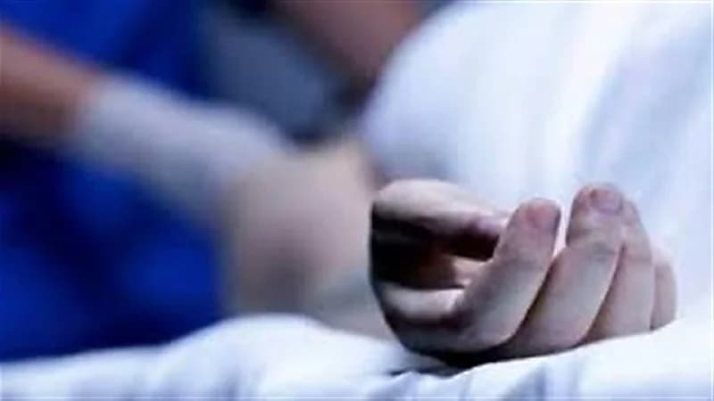 شخص يقتل والدته شنقاً ليستولى على مجوهراتها