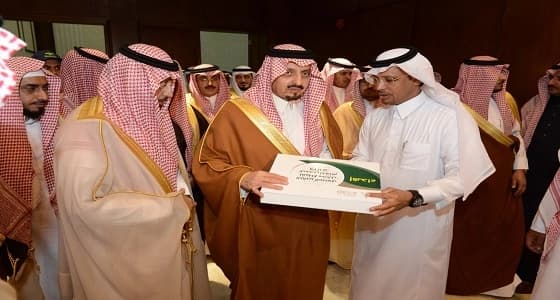 بالصور.. أمير منطقة عسير يدشن مشاريع تنموية بمحافظة محايل