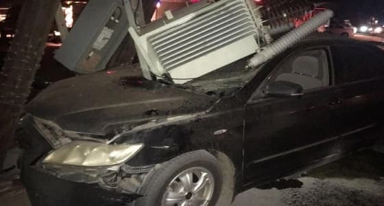 نجاة شاب من موت محقق بعد اصطدام سيارته بعمود كهرباء بالقنفذة