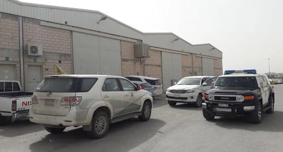 بالصور.. ضبط مستودع يبيع العطور المقلدة بالرياض