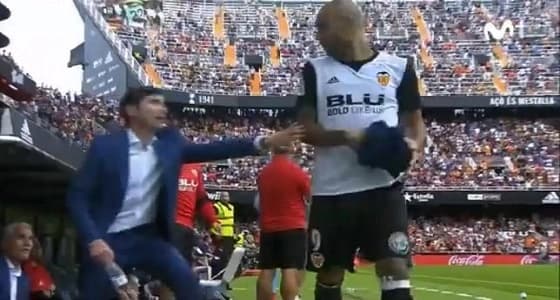 رد فعل غريب من مهاجم فالنسيا بسبب قرار استبداله