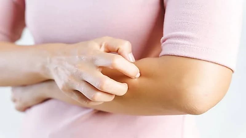 شاهد.. لحظة هطول أمطار متوسطة على القريات