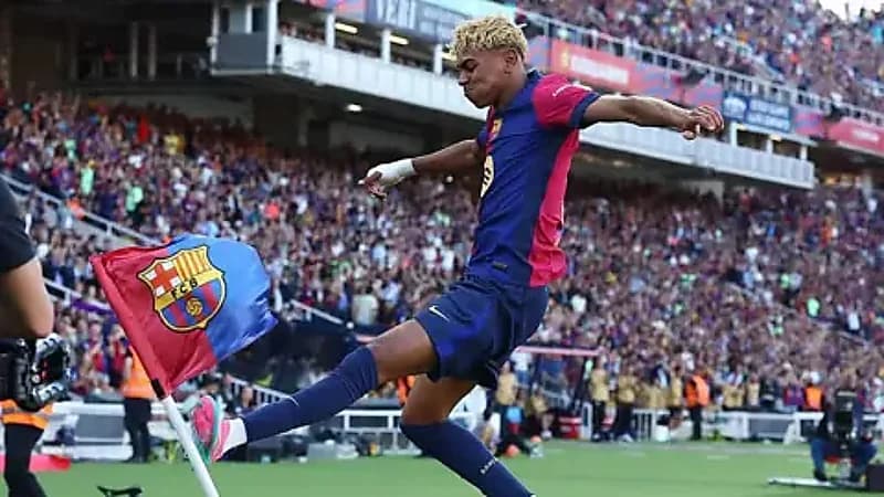 برشلونة يتحرك لتأمين جوهرته الشابة ويامال يطالب بمكانة الكبار