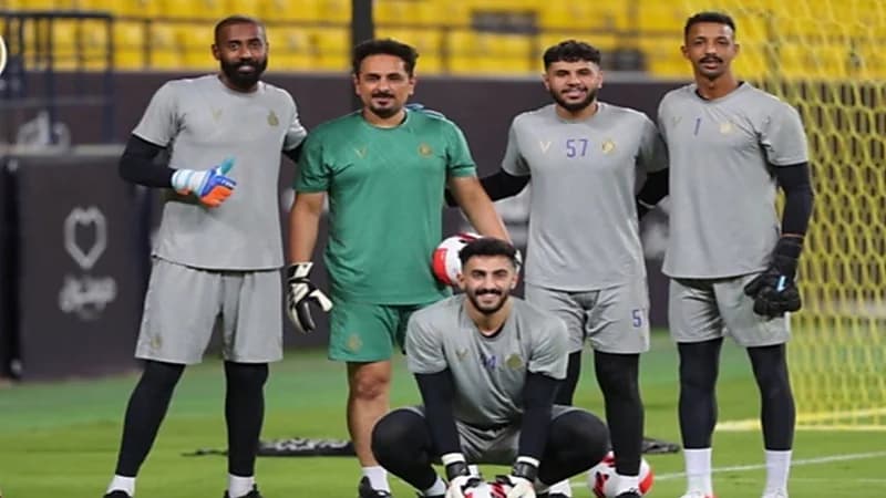 بخاري يصل إسبانيا لإجراء الفحوصات الطبية