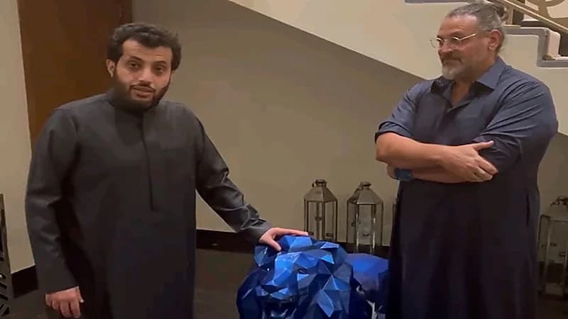 شاهد.. رئيس الترفيه بجانب مجسم أسد: "ما أدري قوميز بيسويها ولا مو مسويها"