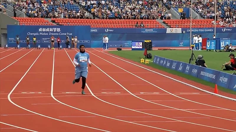 عداءة صومالية تثير جدلًا بعد خسارة فاضحة