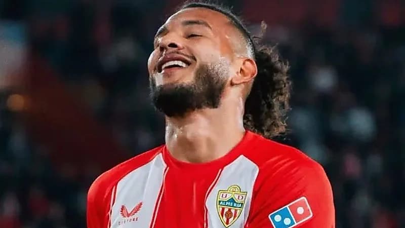 ألميريا يدرس عدة عروض للتخلي عن مهاجمه الكولومبي لويس سواريز