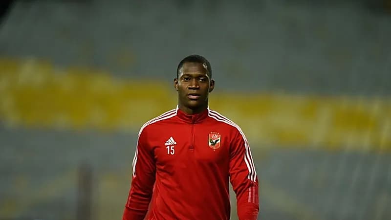 محترف الأهلي المصري أليو ديانغ يتعرض لإصابة خطيرة