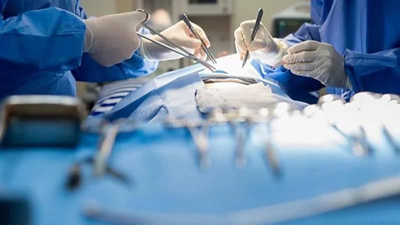 معلم يمنح زوجته كليته لإنهاء معاناتها مع الفشل الكلوي بالقنفذة