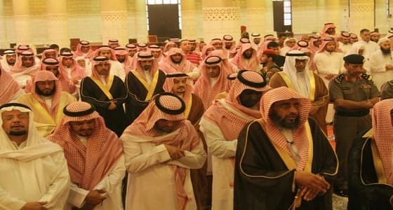 أمير الرياض يؤدي صلاة الجنازة على إمام مسجد " تركي بن عبد الله "