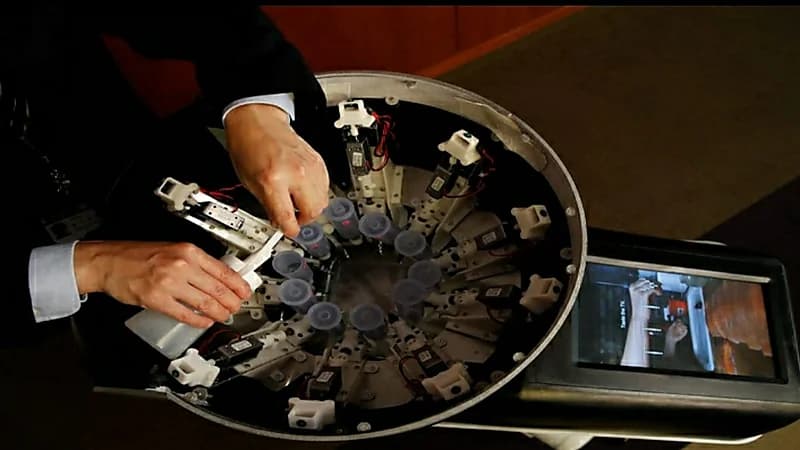 بالصور.. تلفزيون يتيح للمشاهدين تذوق الأطعمة