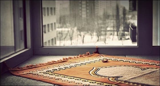 مصري يتسبب في حشد أعداد هائلة في صلوات الجنازة بالعالم الإسلامي