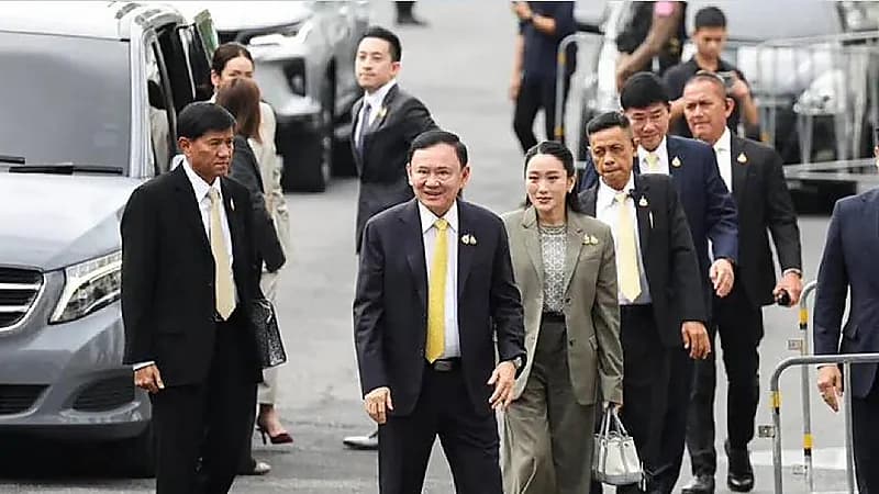 سجن رئيس وزراء تايلند السابق لمدة عام بتهم فساد