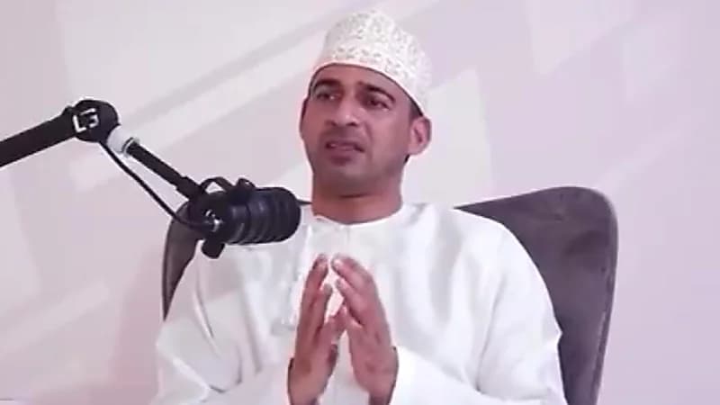 الحوسني يكشف قصة خروجه من الأهلي .. فيديو