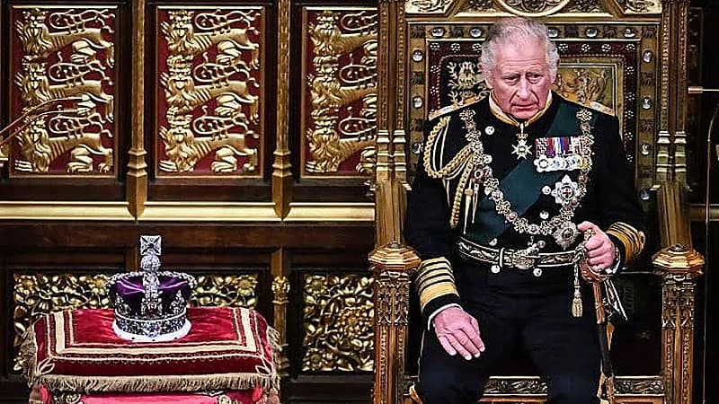 معالم بريطانيا تضيء بألوان علمها والشوارع تتزين احتفاءً بتتويج الملك تشارلز